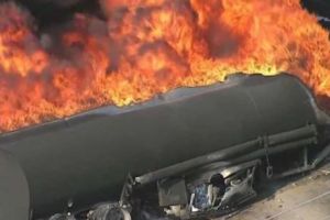 PERICOL pe ȘOSEA. O CISTERNĂ cu motorină a luat FOC