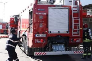 Ultima ora: Un rezervor plin cu motorina arde la Nanesti