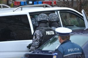 Percheziţii în Bihor: Poliţiştii caută dovezi într-un dosar cu escrocherii cu dispozitive medicale false şi o fraudă de peste 8 milioane de lei
