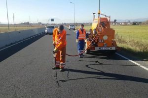 Drumarii braşoveni, dotaţi cu aparat pentru colmatat rosturi