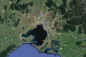 Panica la Melbourne. Un barbat si-a incendiat masina si a injunghiat trecatorii de pe strada