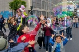 Primăria BUCUREȘTI sărbătoreşte MULTICULTURALISMUL şi REFUGIAȚII