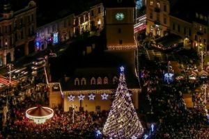 Ce vedete ar putea urca pe scena din Piaţa Sfatului de 1 Decembrie şi Revelion