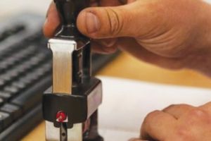 Stampila ar putea să nu mai fie obligatorie în instituţiile publice