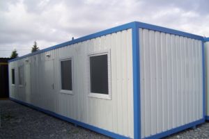 Primaria a cumparat containere pentru oamenii strazii. Le tine depozitate pana in 2019