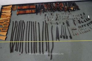 Dispozitive pentru arme militare, introduse ilegal in tara. Suspectii, depistati de politistii de frontiera