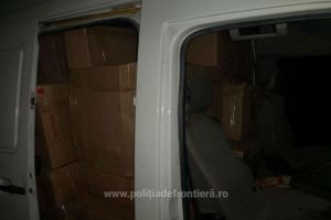 Focuri de arma pentru prinderea unor suspecti de contrabanda cu tigari. Ce au gasit politistii de frontiera in masina suspectilor