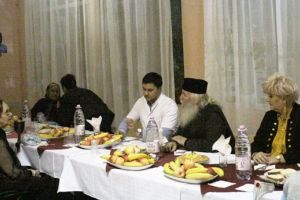 Mitropolitul Banatului, la masa cu varstnicii de la Caminul de batrani Timisoara