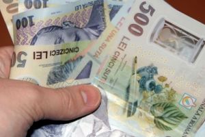 Pensionarii, păcăliţi prin ,,metoda investitorul”. Poliţia trage un semnal de alarmă