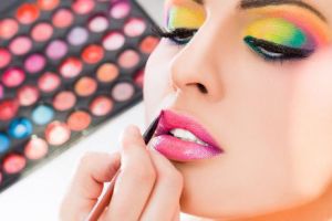 
Rujul din fructe şi unt de cacao inventat de cercetătorii de la Universitatea de Ştiinţe Agricole şi Medicină Veterinară din Cluj-Napoca. Produsul este comestibil
