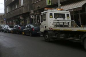 Ploieşti: Proiect pentru ridicarea maşinilor parcate aiurea. Vezi cât ar urma să plătească şoferii!