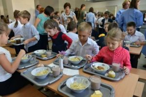 Majorare de tot râsul a valorii pachetului alimentar zilnic al elevilor în cadrul programului pilot „Masă caldă în şcoli”