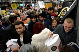 Vrei să profiţi de Black Friday? Iată cum poţi ocoli ÎNȘELĂTORIILE