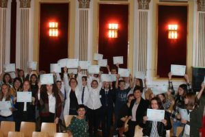 Cei mai buni vorbitori de franceză au primit certificatele de competenţă. Unde le pot folosi (FOTO)