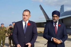 Ministrul Mihai Fifor şi ministrul Apărării din Canada, la Baza Mihail Kogălniceanu-“Deşi acţiunile Federaţiei Ruse continuă să fie agresive, suntem pregătiţi să asigurăm flancul estic al alianţei”