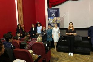 Caravana ASE Bucureşti a ajuns şi la Târgovişte, pentru prezentarea ofertei educaţionale