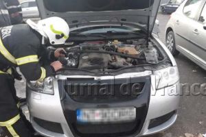 FOTO: Ce s-a întâmplat cu o maşină supraîncălzită în parcare la Electrica