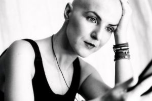 Chinuită de CANCER, o mare artistă româncă rupe tăcerea: „O să devin o depresivă, o să ajung un sac pe care o să-l care ceilalţi în spinare”. Mărturisiri care sfâşâie orice inimă