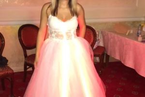 La „Culorile Toamnei” – Doina Panaete a îmbrăcat o rochie uimitoare cu iluminare LED