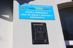 Sarbatoare mare in satul natal al istoricului Adrian V. Radulescu. Irina Loghin, la Zilele Comunei Dorobantu 