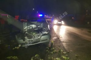 DN 7: A intrat cu maşina într-o remorcă plină cu varză