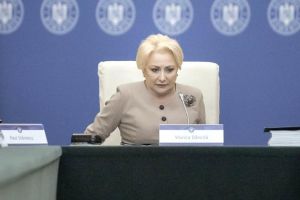 Guvernul a decis! Salariul minim va fi diferenţiat. Angajaţii cu studii superioare şi cu vechime vor primi mai mulţi bani