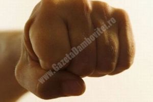 BRANIȘTEA: Un tânăr beat a bătut mai multe persoane aflate la un priveghi