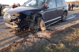 Trei persoane au fost rănite, în urma unei depăşiri neregulamentare