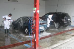 Controale ITM la spălătorii auto: Amenzi pentru muncă „la negru” şi nerespectarea programului de lucru