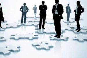 E bătaie pe angajaţi! Companiile se înghesuie cu oferte. Job-uri disponibile plătite cu 4.000 de euro
