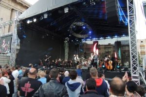 Circ si paine: Primaria plateste 24.000 de euro pentru INCHIRIEREA unei scene pentru concertele sa sarbatori