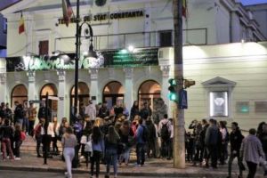 SUCCES uriaş, la Constanţa, pentru o PIESĂ de TEATRU. Spectatori, mii de ELEVI şi FOTBALIȘTII lui Hagi