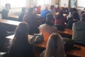 „Deschide-ţi mintea, nu fi închis!”, proiect partenerial de prevenire a delincvenţei juvenile şi victimizării minorilor