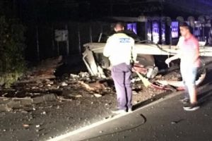 Accident pe strada Valeni, sambata seara. Un sofer a rupt un stalp si a fugit!