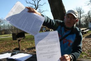 Bărbatul acuzat că şi-a alungat fiica de acasă: Îmi pare rău că nu am lăsat să o ducă la centrul de minori