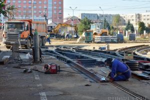 Linia de tramvai va fi redesenată. Intersecţia străzii Primăriei cu Bulevardul Decebal rămâne închisă până pe 22 noiembrie