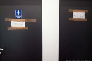 Budă de parcare: Parcarea din faţa Spitalului Municipal e plină de defecte