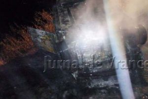 FOTO: Luptă contracronometru a pompierilor pentru salvarea victimei unui accident rutier