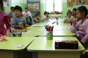 Sondaj FSLI: programele scolare actuale sunt prea incarcate