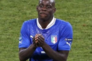 Balotelli, ţinta atacurilor rasite: „Nu eşti decât o maimuţă cu creastă”