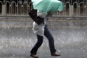 PROGNOZA METEO. Vreme CAPRICIOASĂ. Vine iarna. Care sunt cele mai afectate regiuni cu ploi, burniţă şi polei