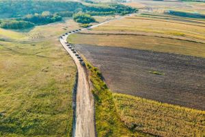 FOTO, VIDEO. Drumul comunal Daia Română – Ciugud va fi transformat din drum agricol în drum de trafic greu. Lucrările încep în primăvară, iar şoseaua va scurta distanţa până la Alba Iulia