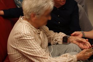 După gratii: S-au făcut arestări în dosarul escrocilor care vindeau dispozitive terapeutice chinezeşti la preţ de lux