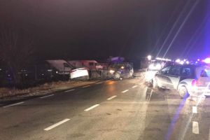 Accident cu patru răniţi, printre care şi un copil, la Cumpărătura