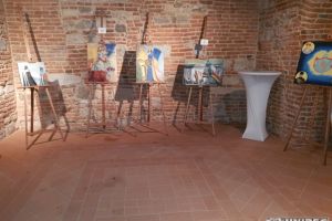 FOTO, VIDEO Picturi realizate de 100 de artişti, scoase la licitaţie pentru construirea unui spital de pediatrie, la Alba Iulia/ UPDATE: Un tablou, dat cu 3.000 de lei