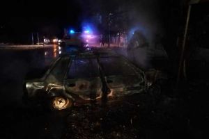 Accident rutier la Cervenia/ Un tanar a ajuns la spital, dupa ce masina pe care o conducea a intrat intr-un copac