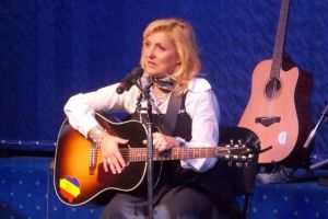 O frumoasă ”poveste folk” la Oneşti – Festivalul ”Pe aici nu se trece”