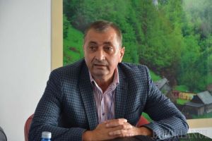 Retrospectiva săptămânii, prin ochii lui Bihorel: Şeful Aeroportului se gândeşte la ce mănâncă gura lu’ ăia de la Bucureşti