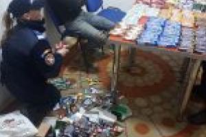 Hoţ prins de jandarmi, după o spargere de magazin