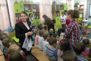 20 copii şi tineri din Dumbrăveni iau locul adulţilor şi încearcă profesia la care visează